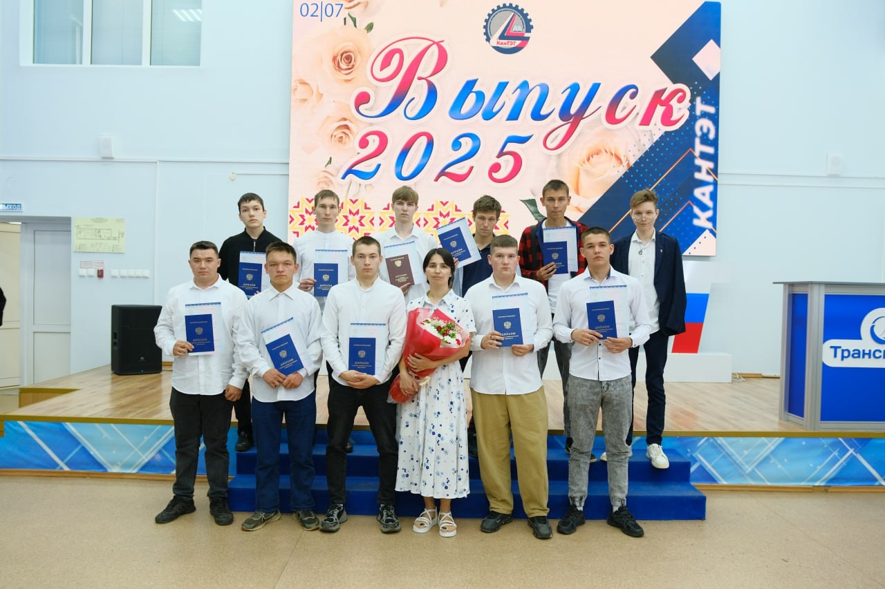 Торжественная церемония вручения дипломов для выпускников корпуса "В".